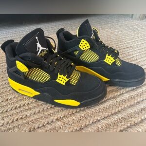 NEW Size 8, Air Jordan 4 Retro Thunder Black/Tour Yellow